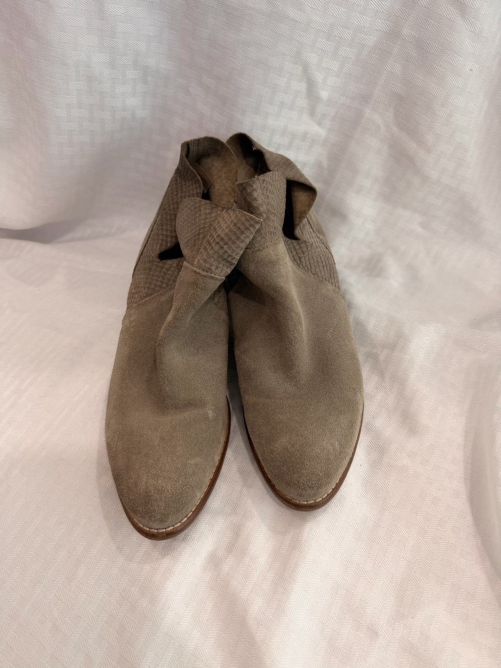 Seychelles Women's Taupe Suede Ankle Boots